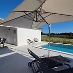 Dom wakacyjny Brand New House, 15 Min Away From Rovinj Pifari