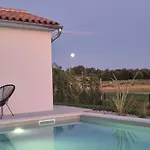 Dom wakacyjny Brand New House, 15 Min Away From Rovinj
