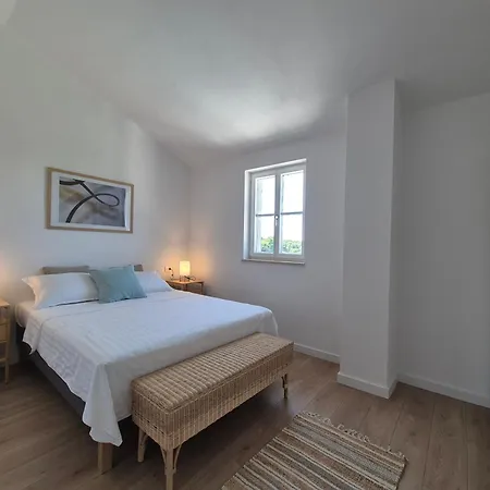 Semesterbostad Brand New House, 15 Min Away From Rovinj Pifari