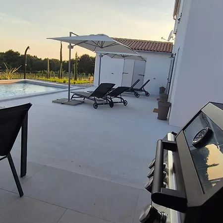 Brand New House, 15 Min Away From Rovinj Semesterbostad