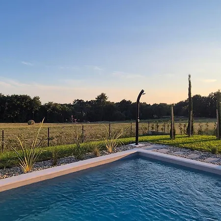 Semesterbostad Brand New House, 15 Min Away From Rovinj *