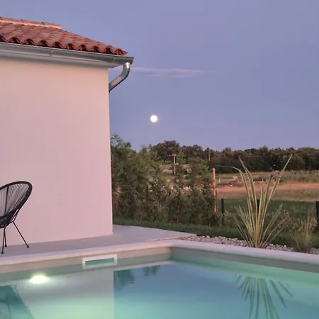 Semesterbostad Brand New House, 15 Min Away From Rovinj